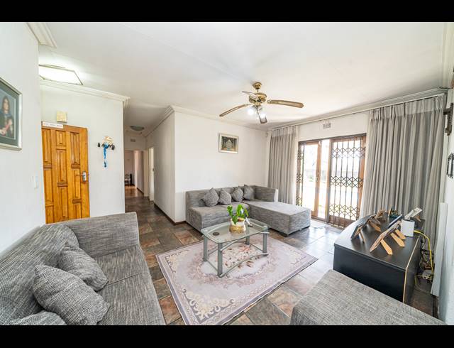 4 BEDROOM FREESTANDING FOR SALE IN DALPARK EXT 11